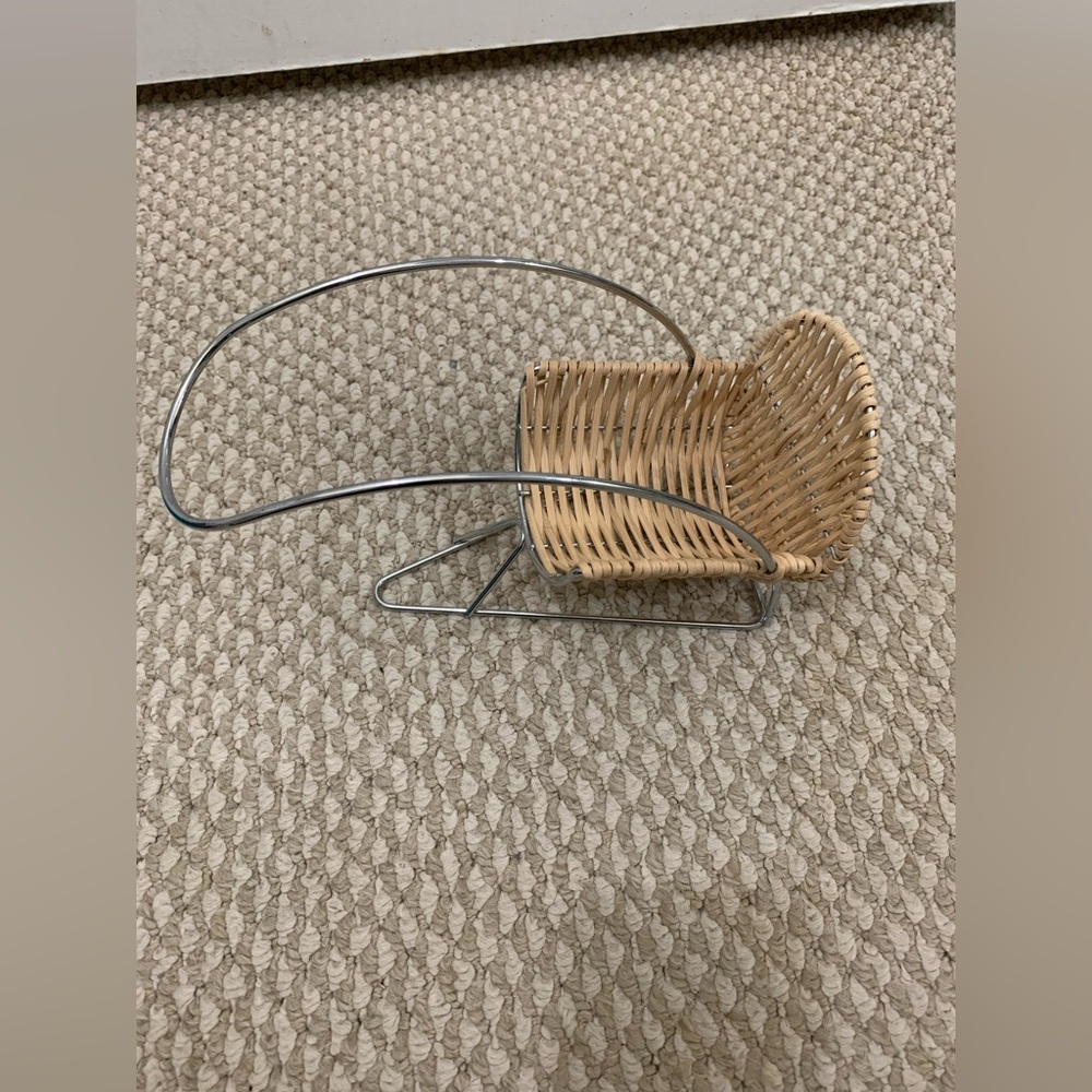 New Elegant Woven Wicker Chrome Wine Rack Display
